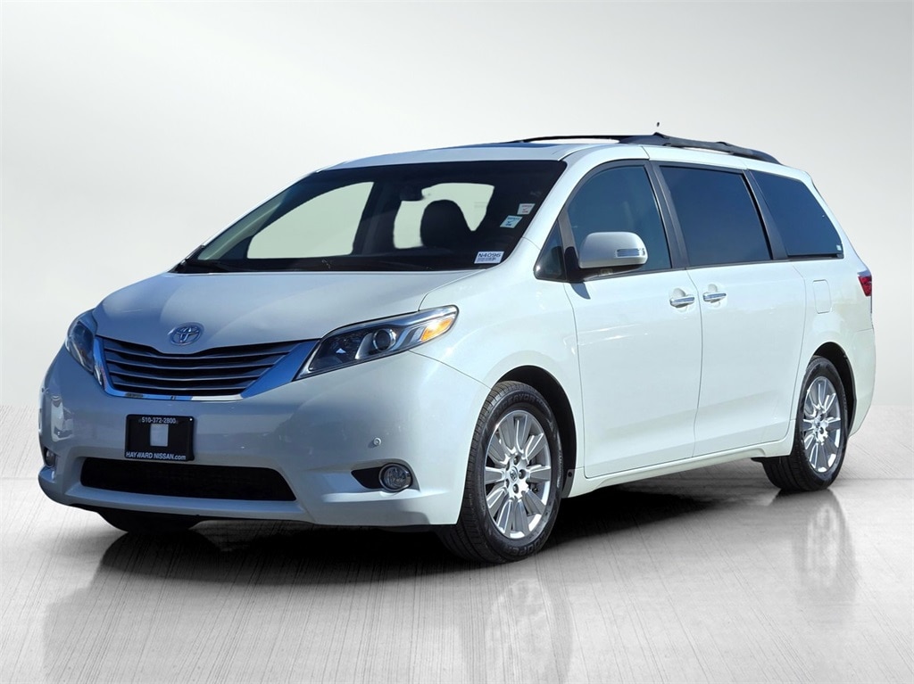 2017 Toyota Sienna Limited photo 3