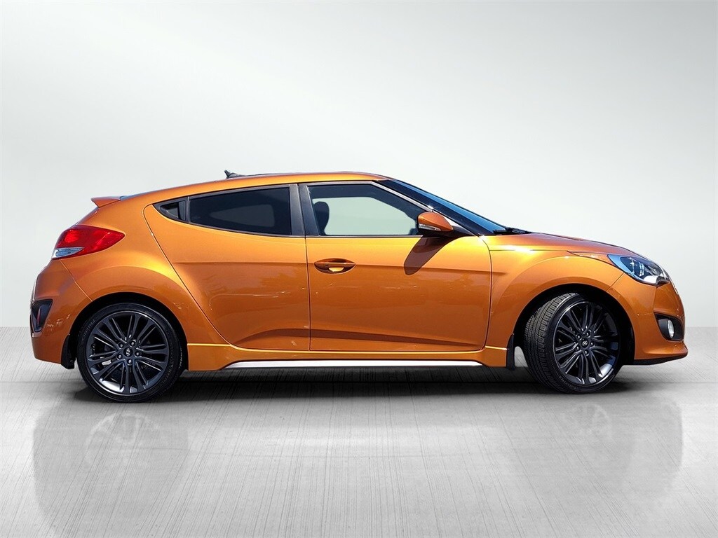 2016 Hyundai Veloster Turbo photo 3