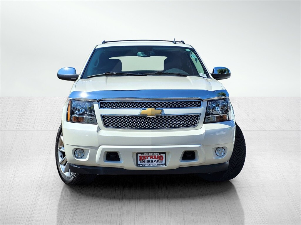 2013 Chevrolet Avalanche LTZ photo 2