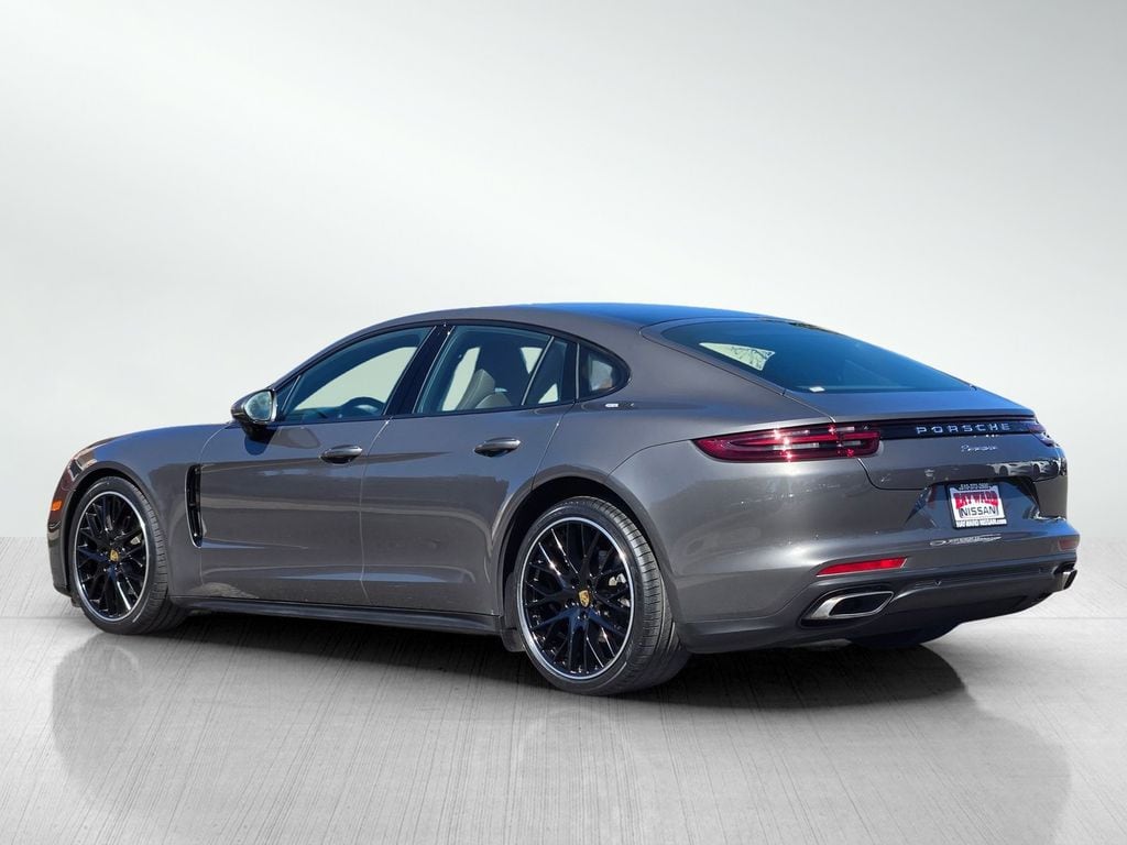 2018 Porsche Panamera 4 photo 5