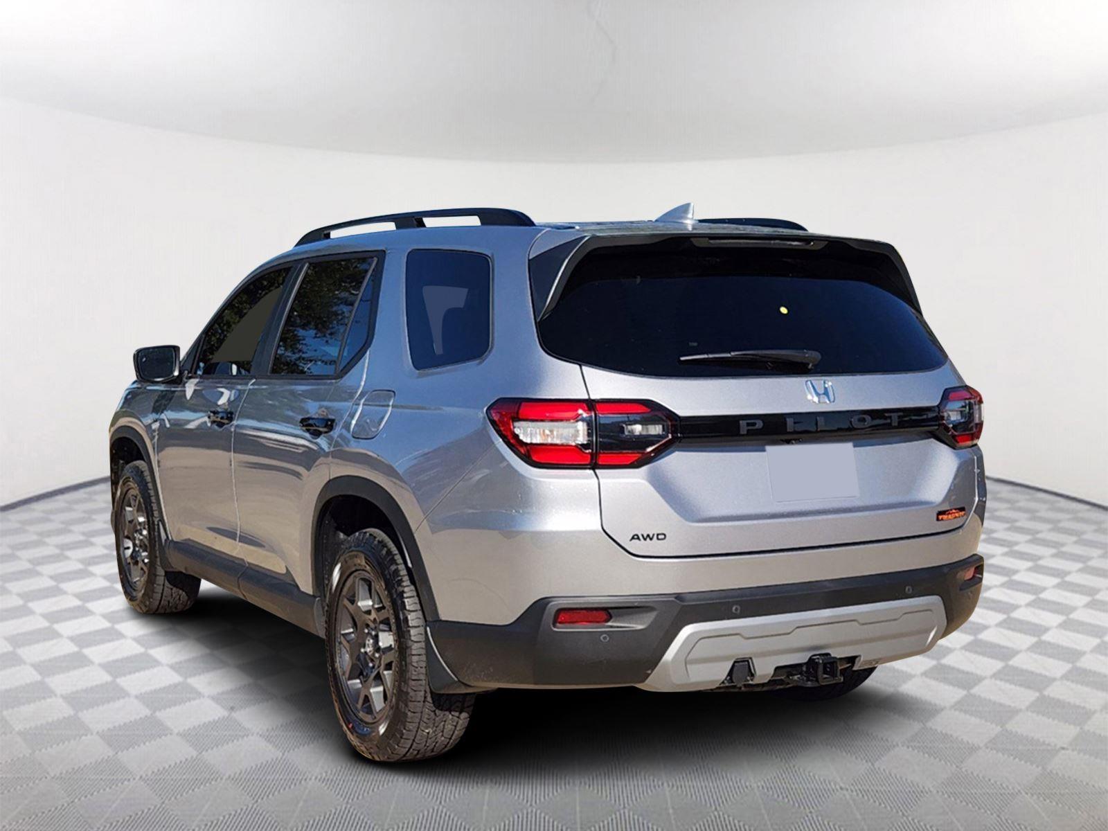 2025 Honda Pilot TrailSport photo 3