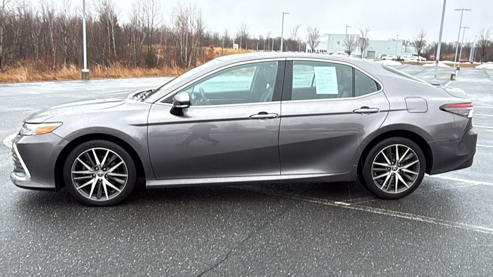 2022 Toyota Camry XLE - Photo 12