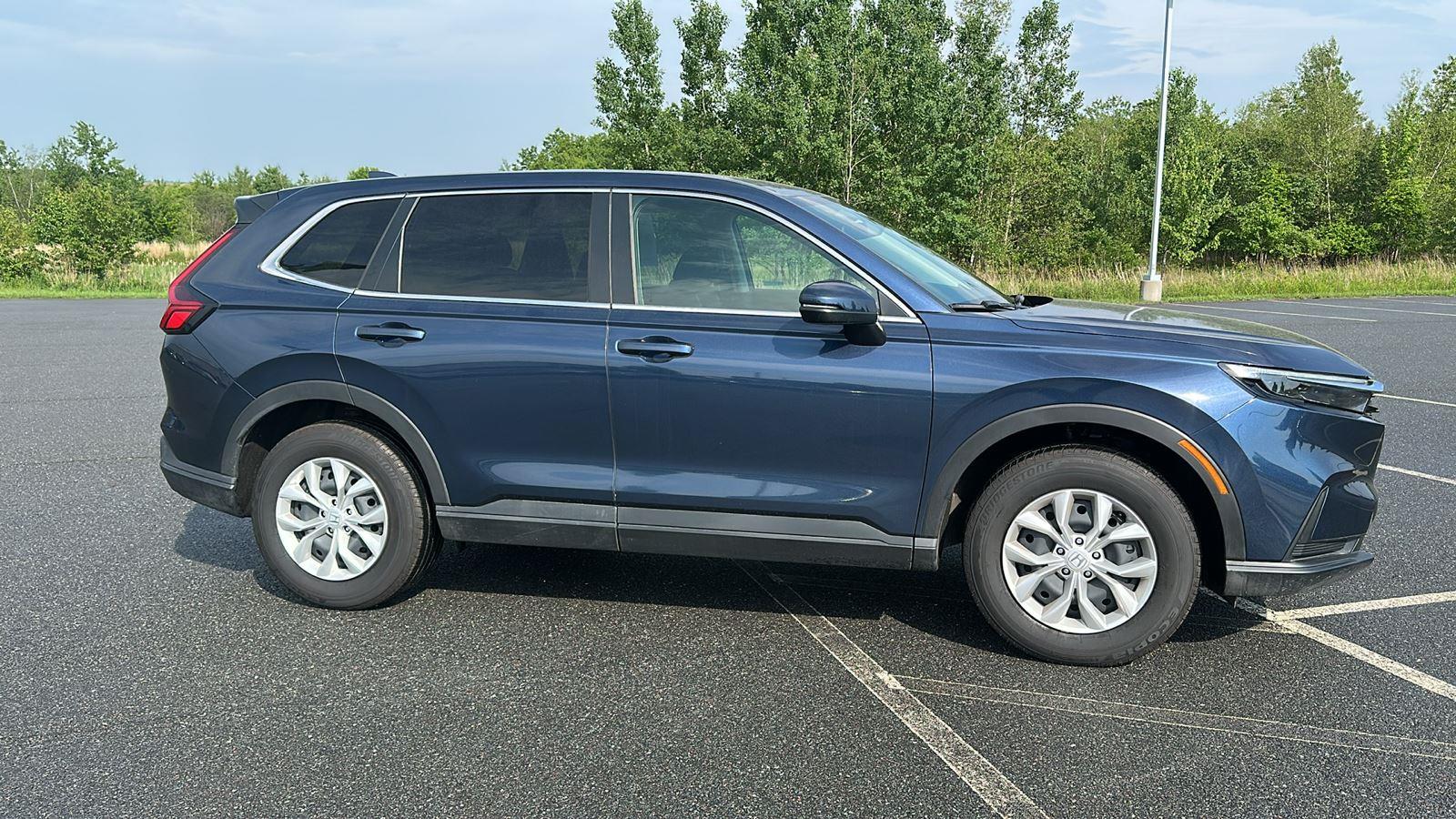 2025 Honda CR-V LX photo 2