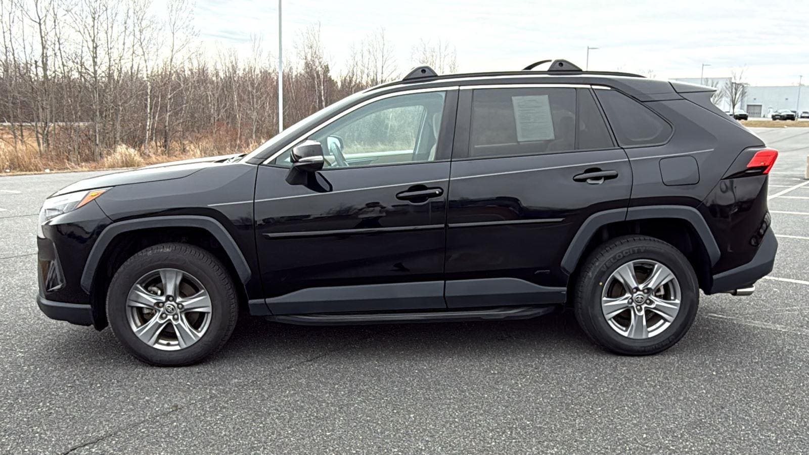 2022 Toyota RAV4 XLE - Photo 12