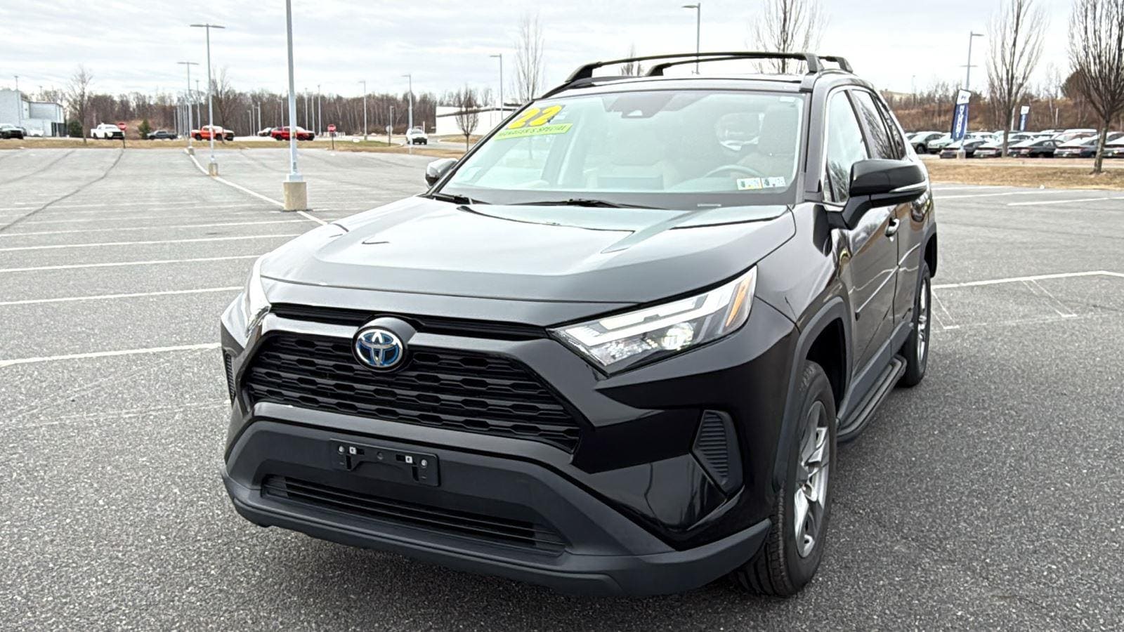 2022 Toyota RAV4 XLE - Photo 14