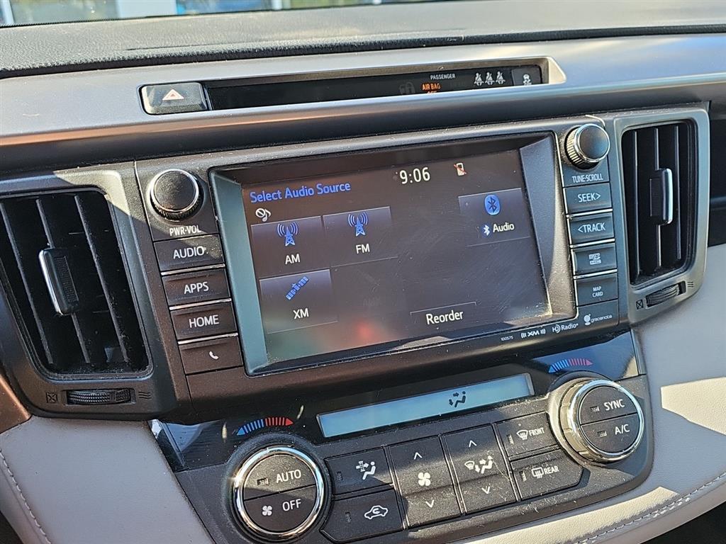 2017 Toyota RAV4 XLE photo 3