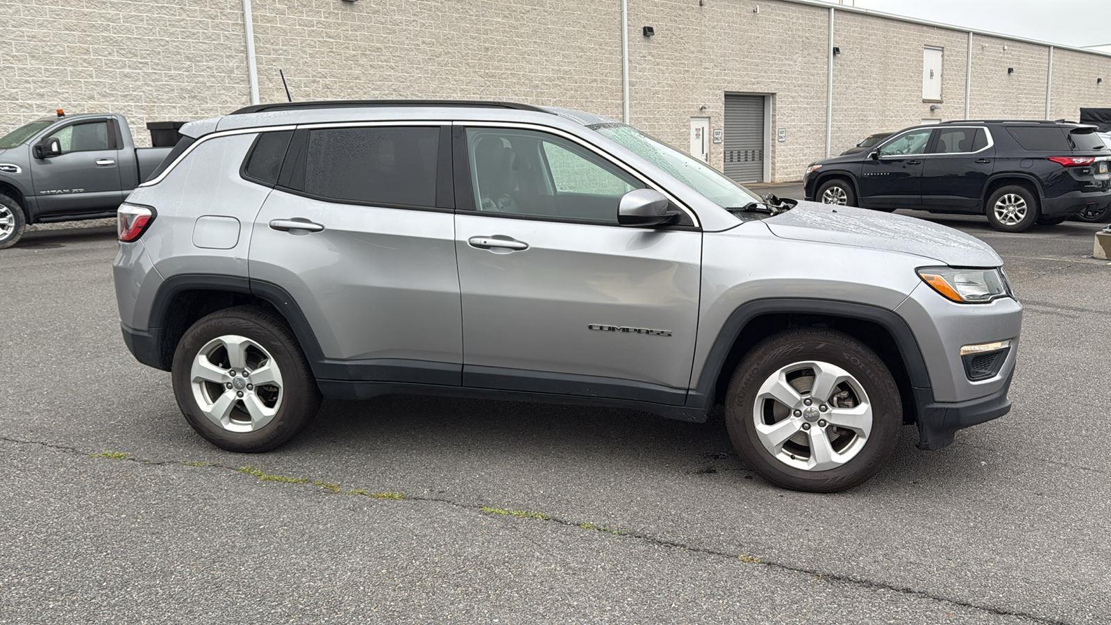 2019 Jeep Compass Latitude photo 3