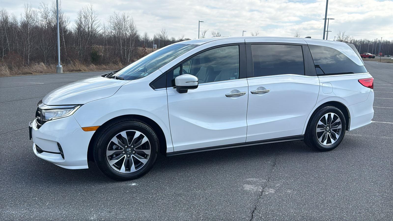 2024 Honda Odyssey EX-L - Photo 14