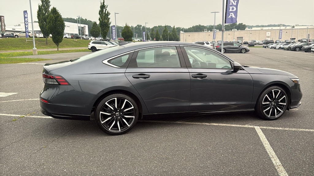 Used 2023 Honda Accord Hybrid Touring w/BSI Sedan