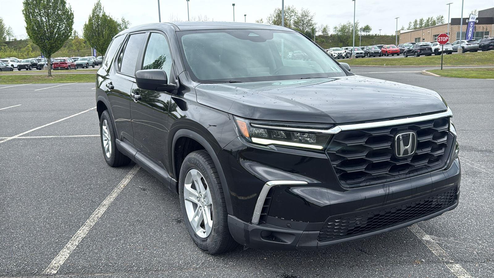 2023 Honda Pilot LX AWD's photo