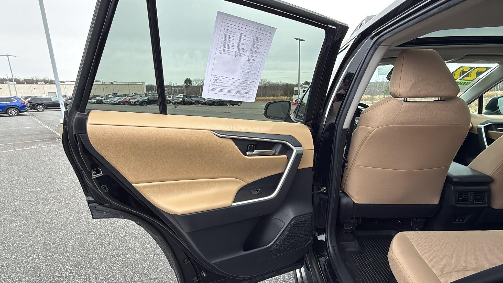 2022 Toyota RAV4 XLE - Photo 21