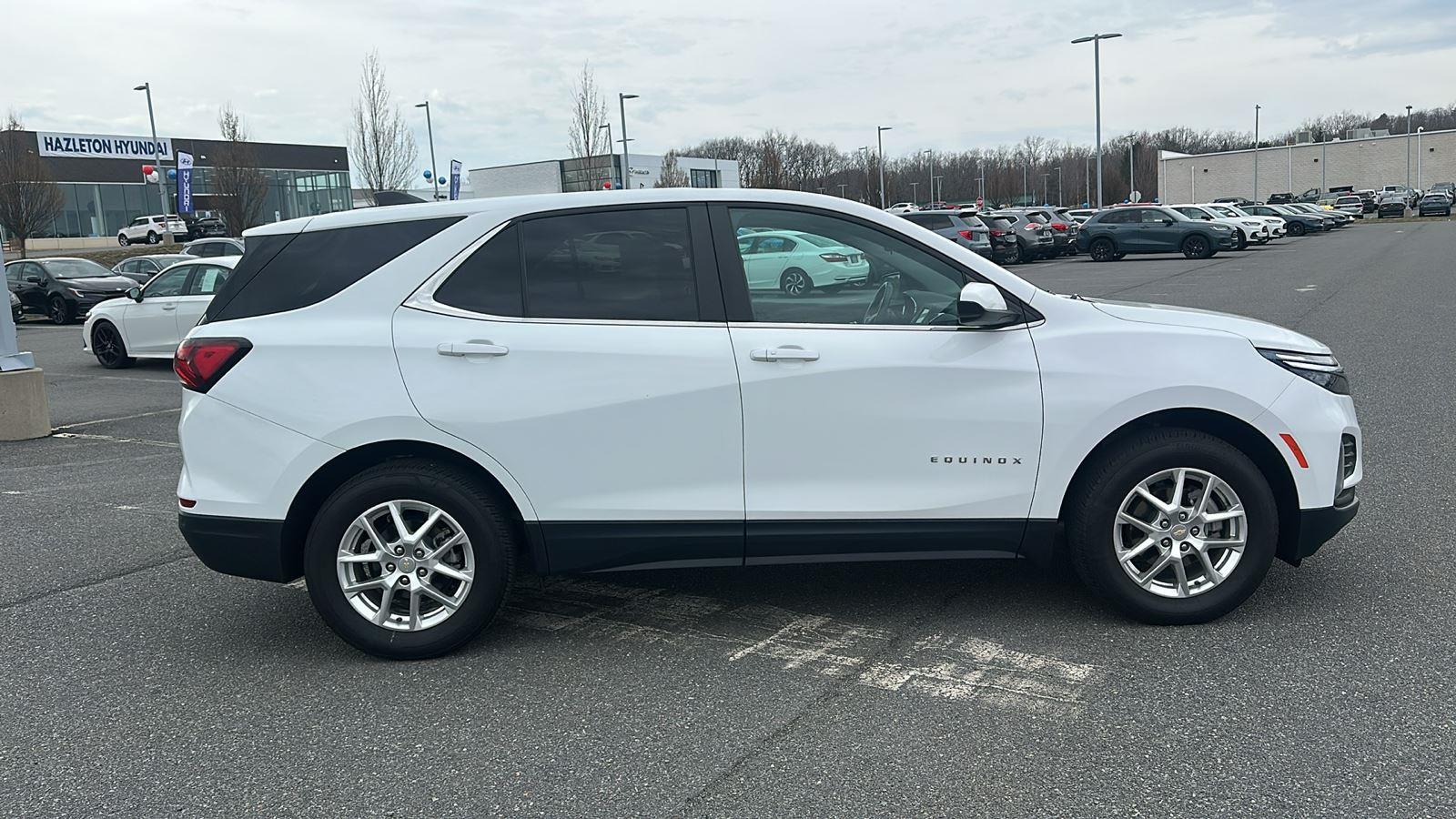 2022 Chevrolet Equinox LT photo 3