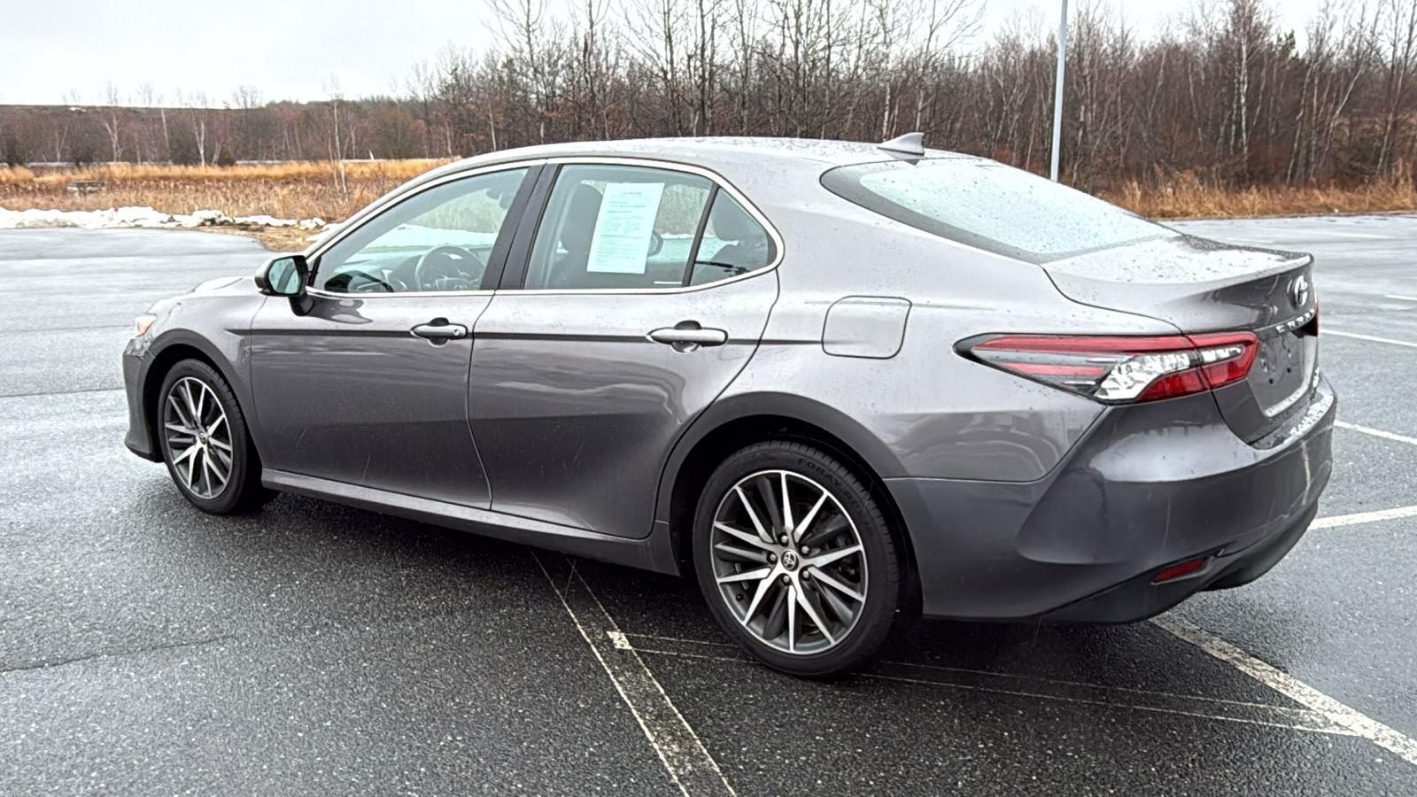 2022 Toyota Camry XLE - Photo 10