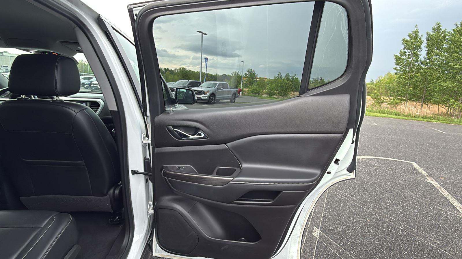 2020 GMC Acadia SLT - Photo 19