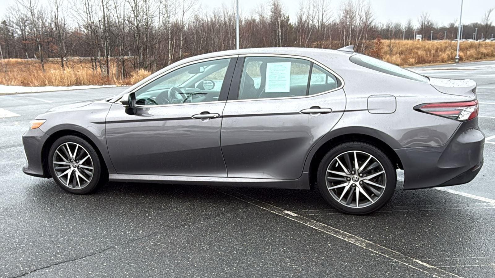 2022 Toyota Camry XLE - Photo 11