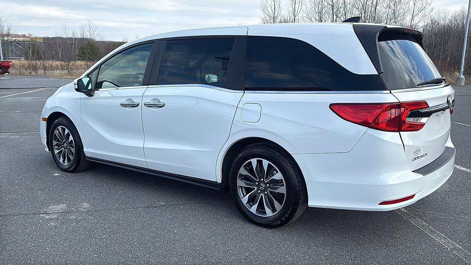 2024 Honda Odyssey EX-L - Photo 11