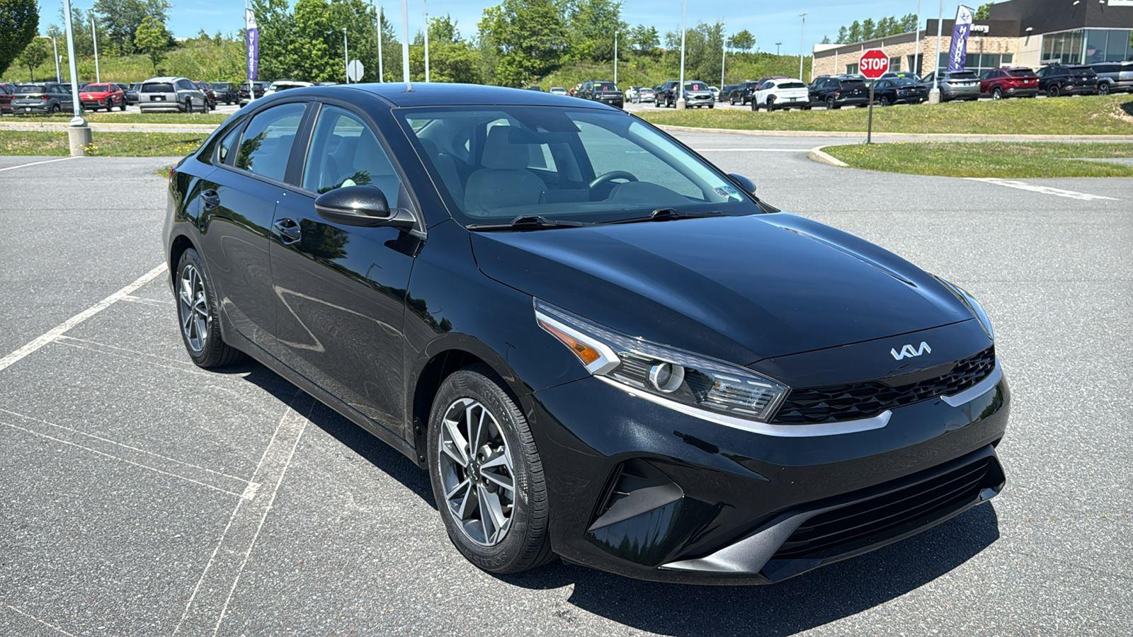 2023 Kia Forte LXS AT's photo