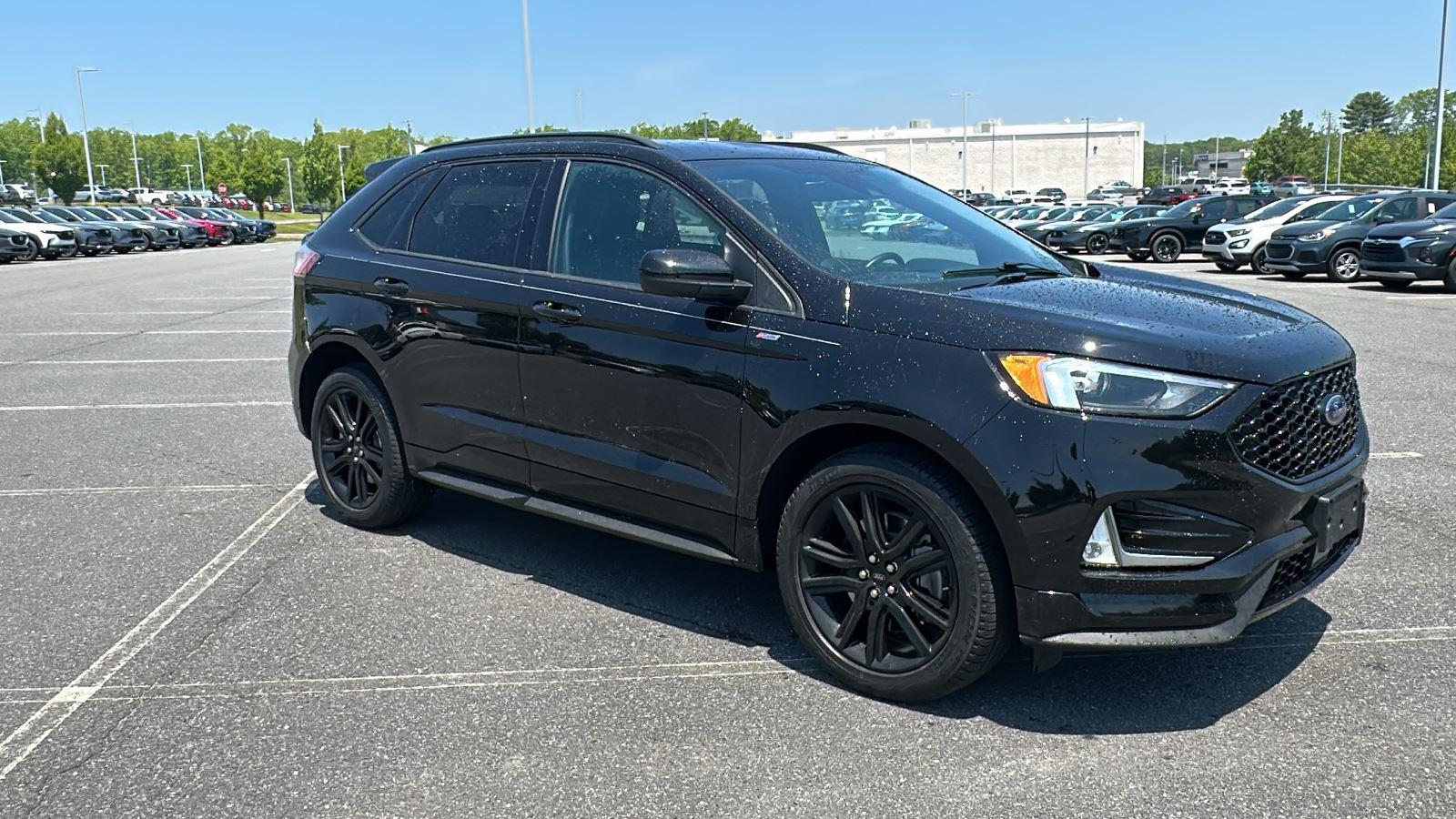 2022 Ford Edge ST photo 2
