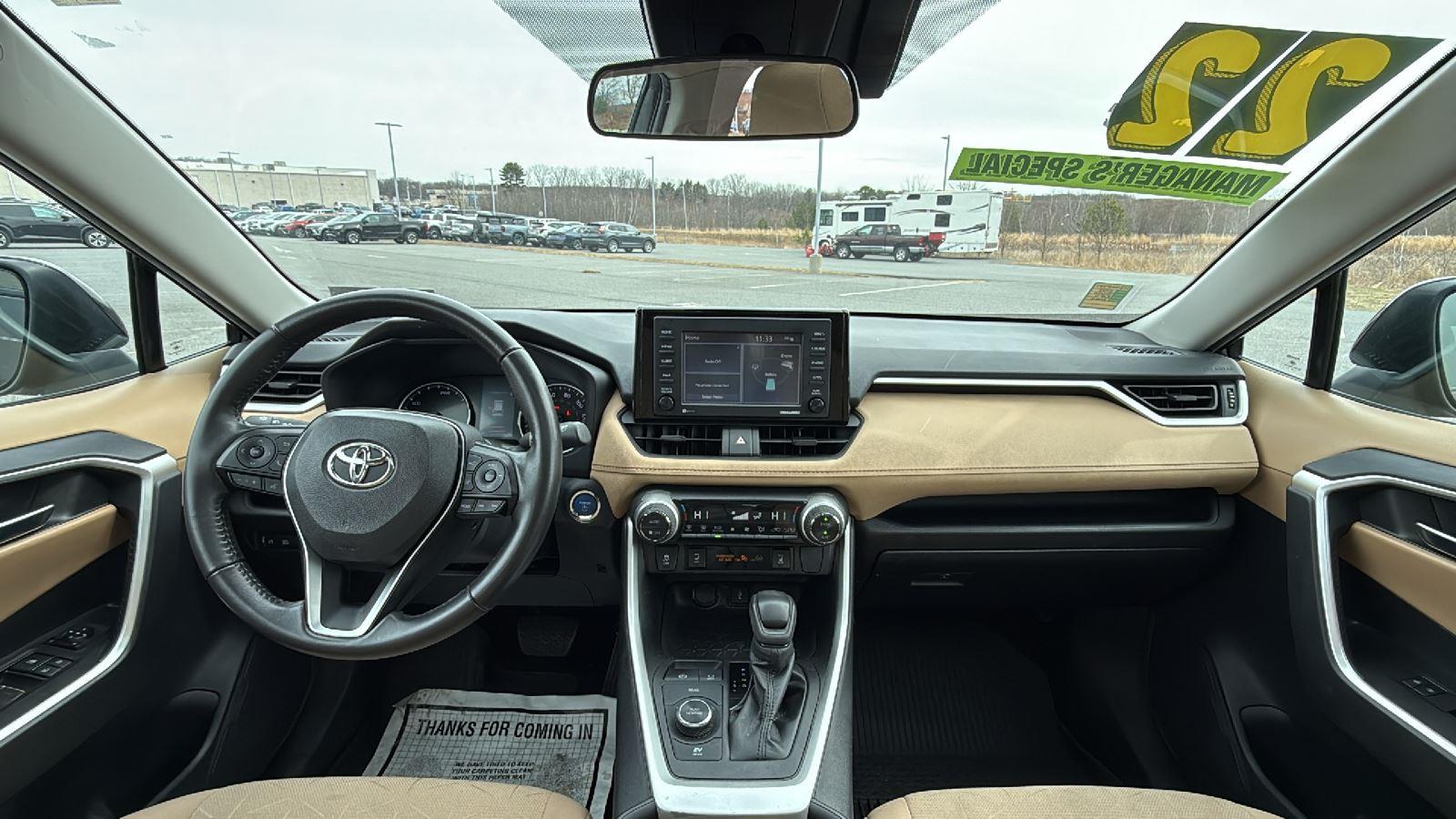 2022 Toyota RAV4 XLE - Photo 25