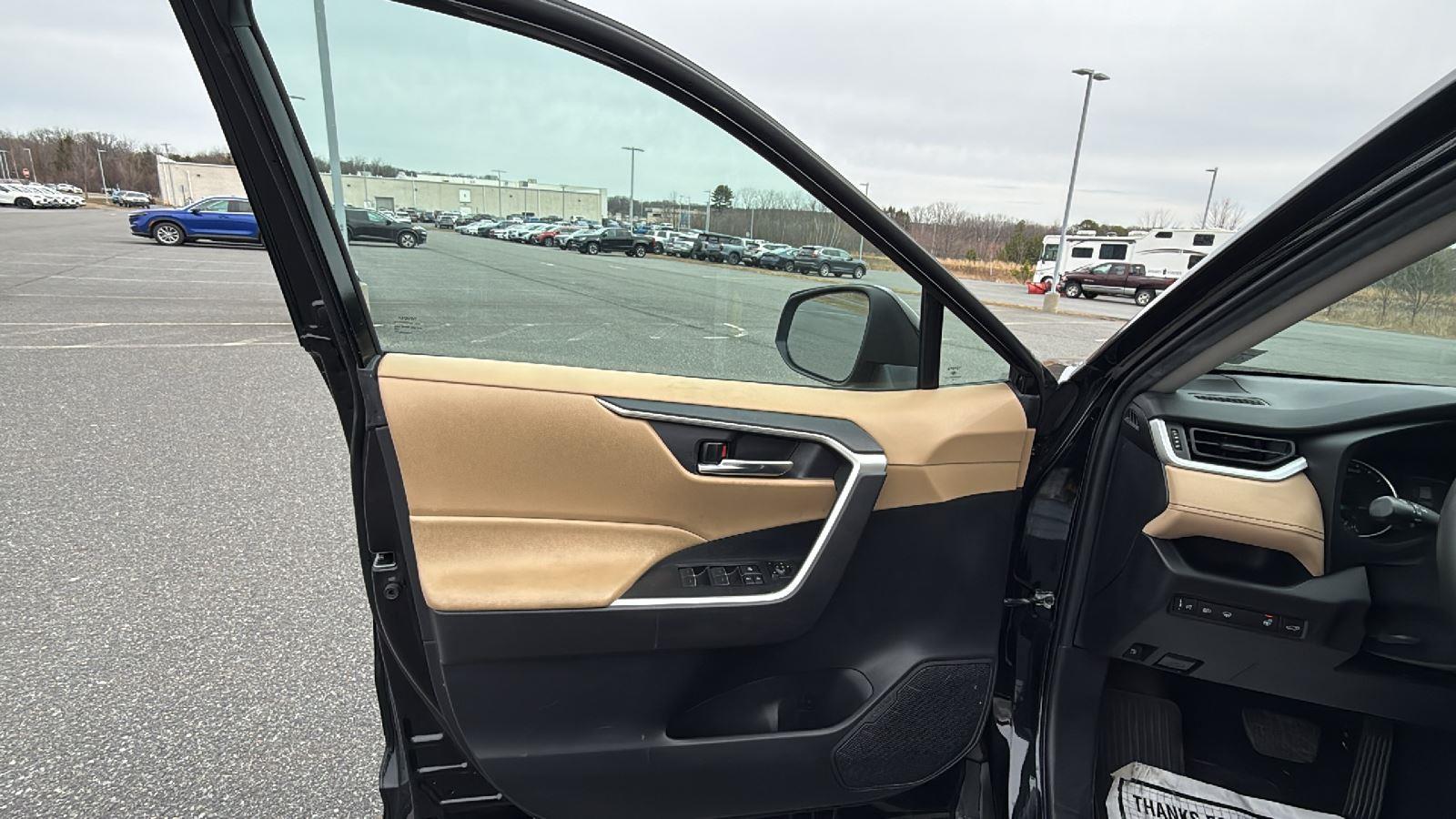 2022 Toyota RAV4 XLE - Photo 23