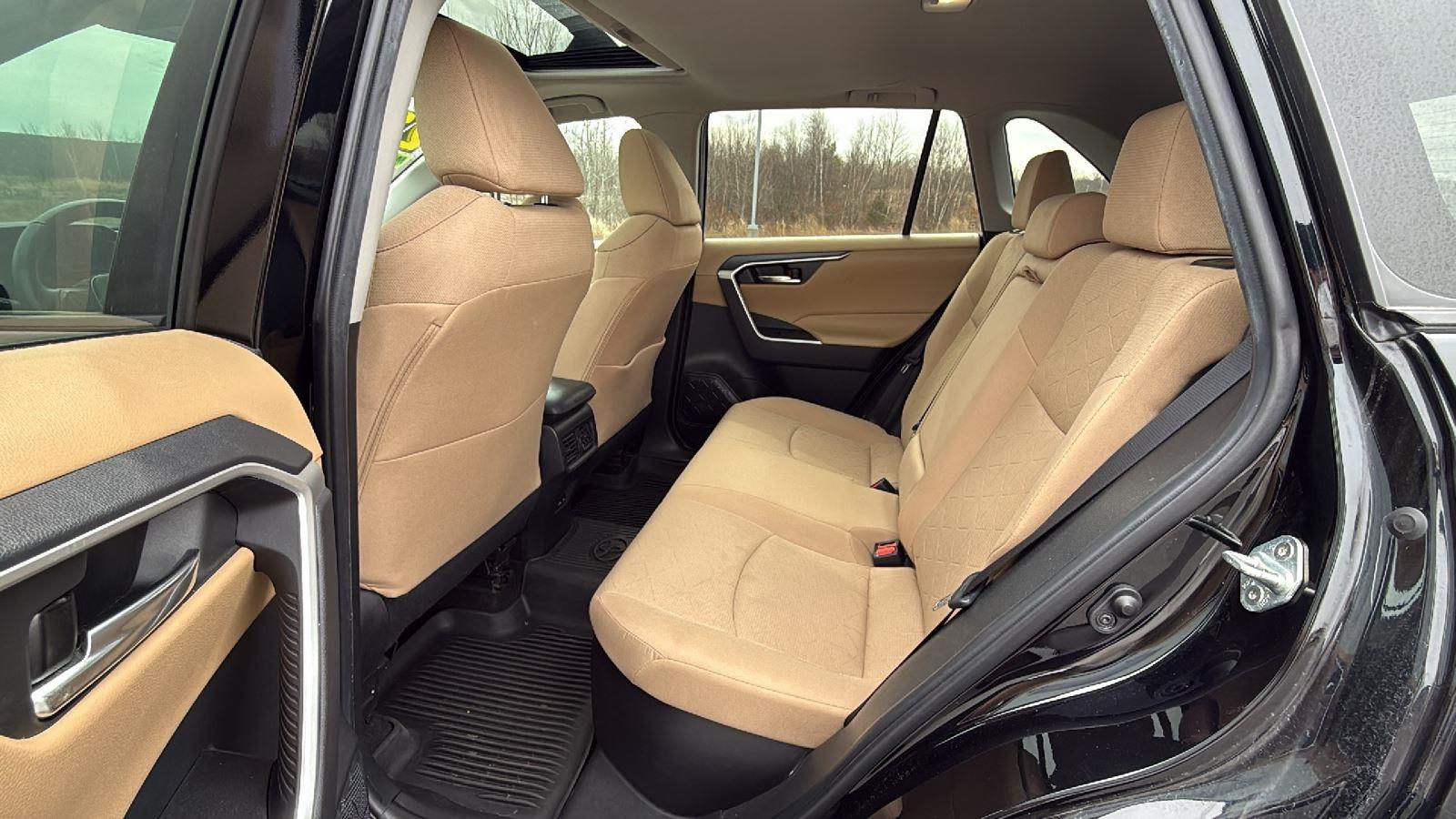 2022 Toyota RAV4 XLE - Photo 22