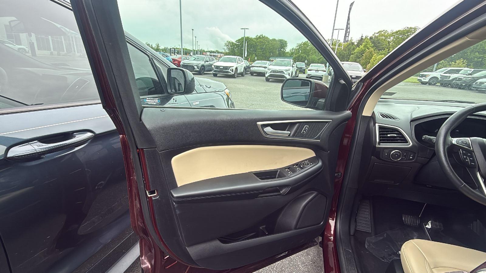 2022 Ford Edge SEL - Photo 11
