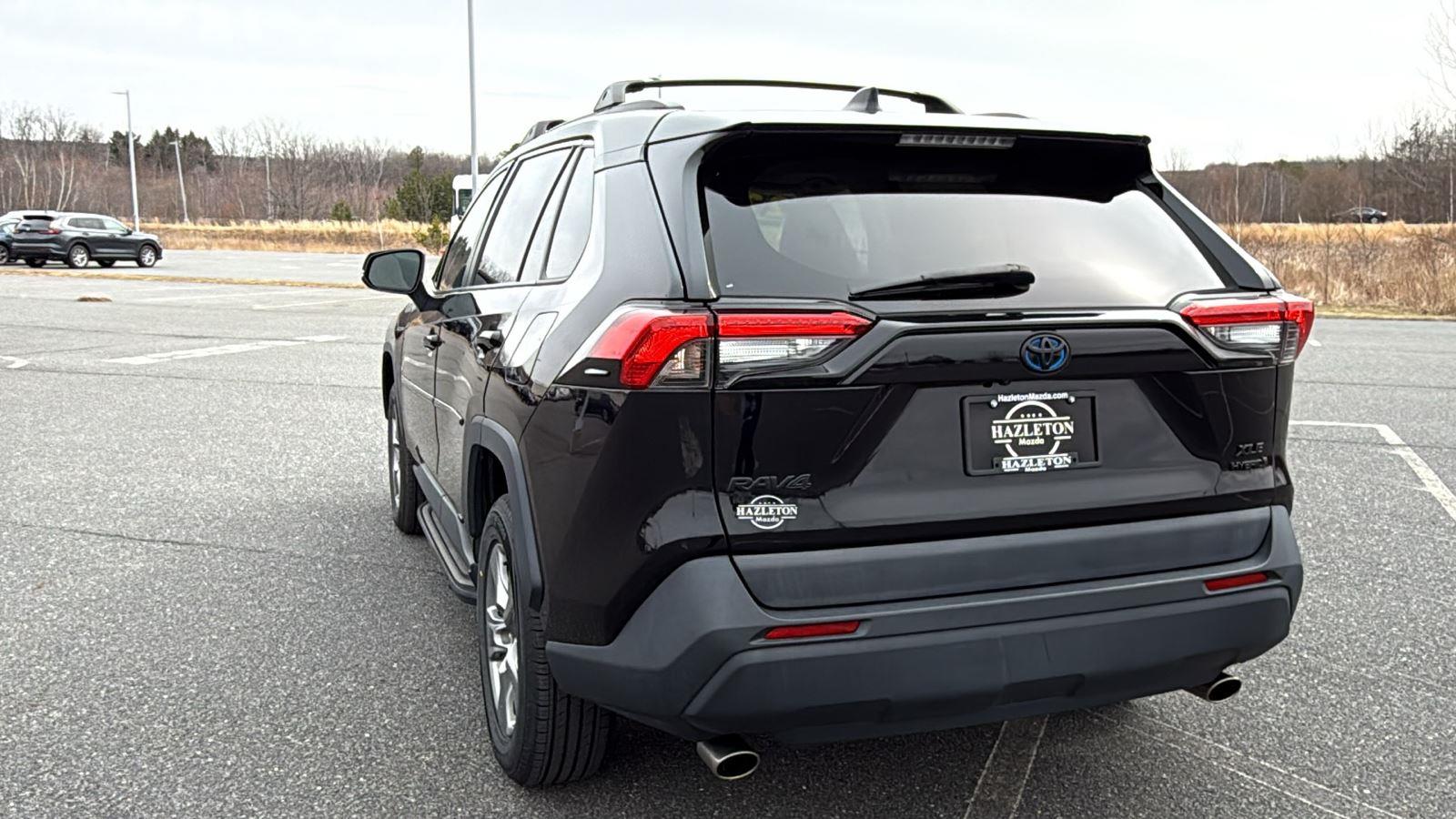 2022 Toyota RAV4 XLE - Photo 9