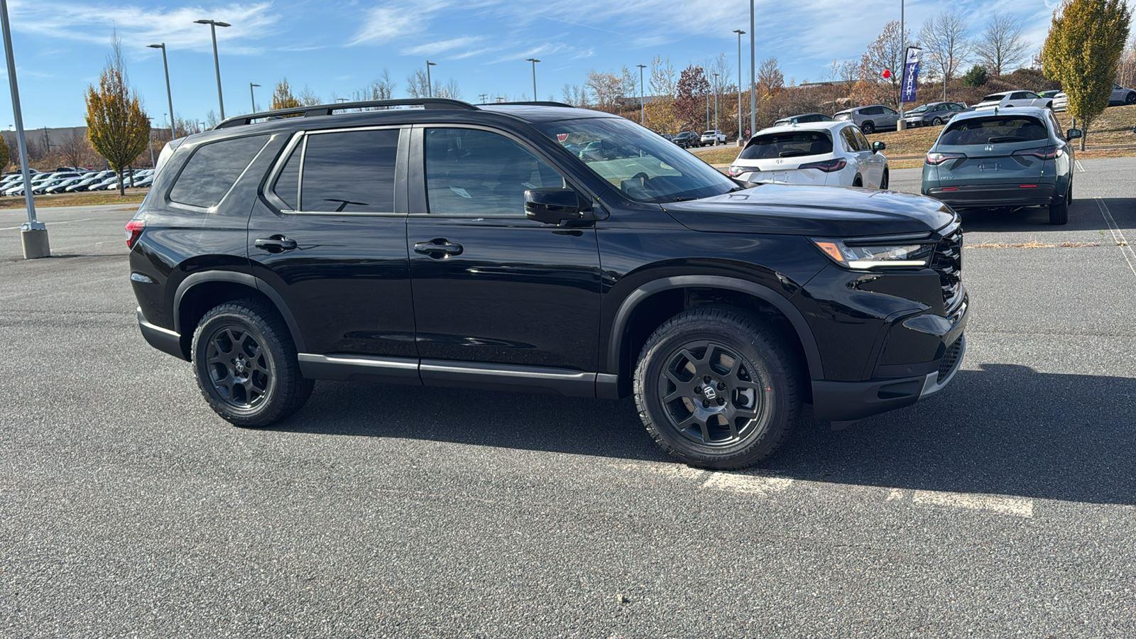 2025 Honda Pilot TrailSport photo 2