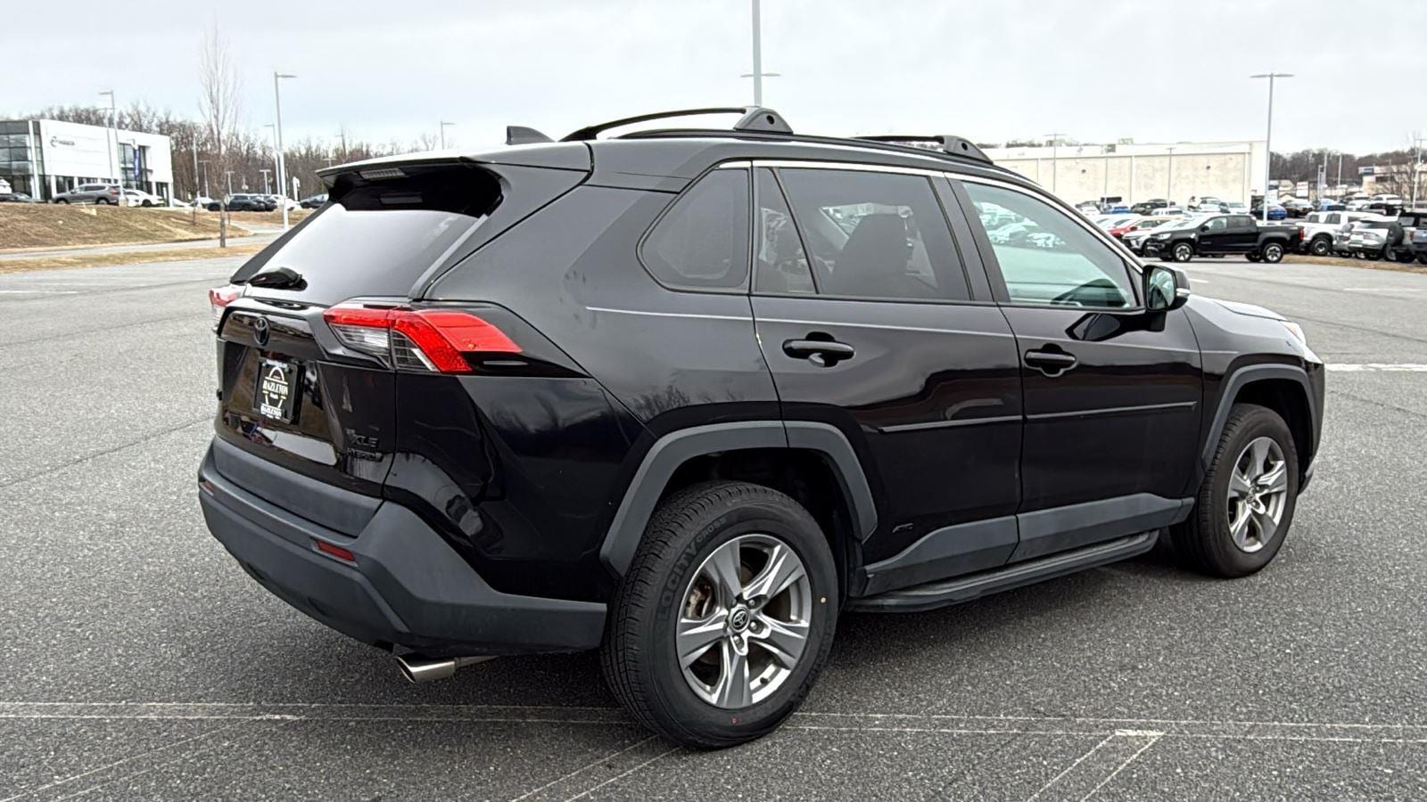 2022 Toyota RAV4 XLE - Photo 6