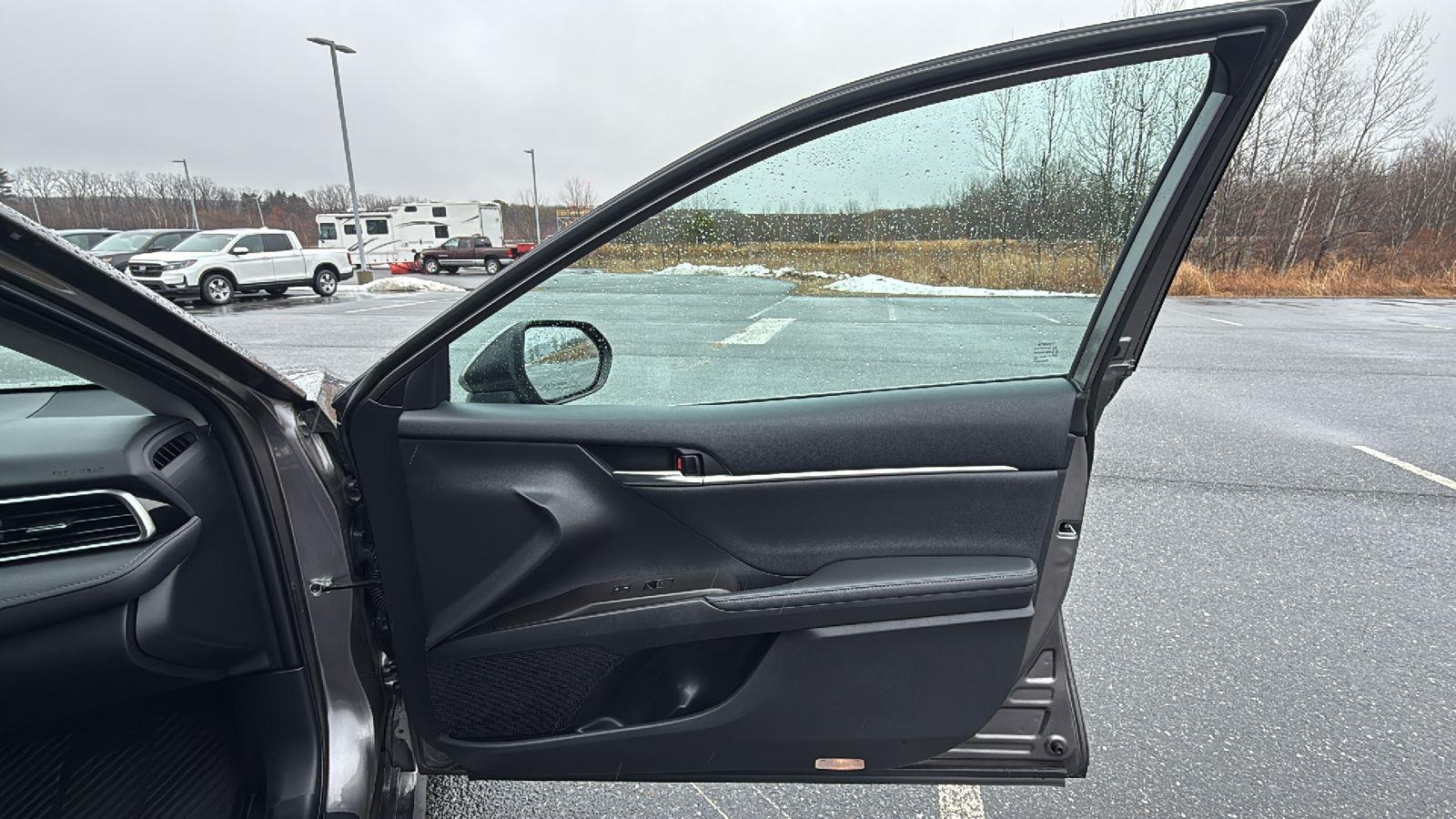 2022 Toyota Camry XLE - Photo 17