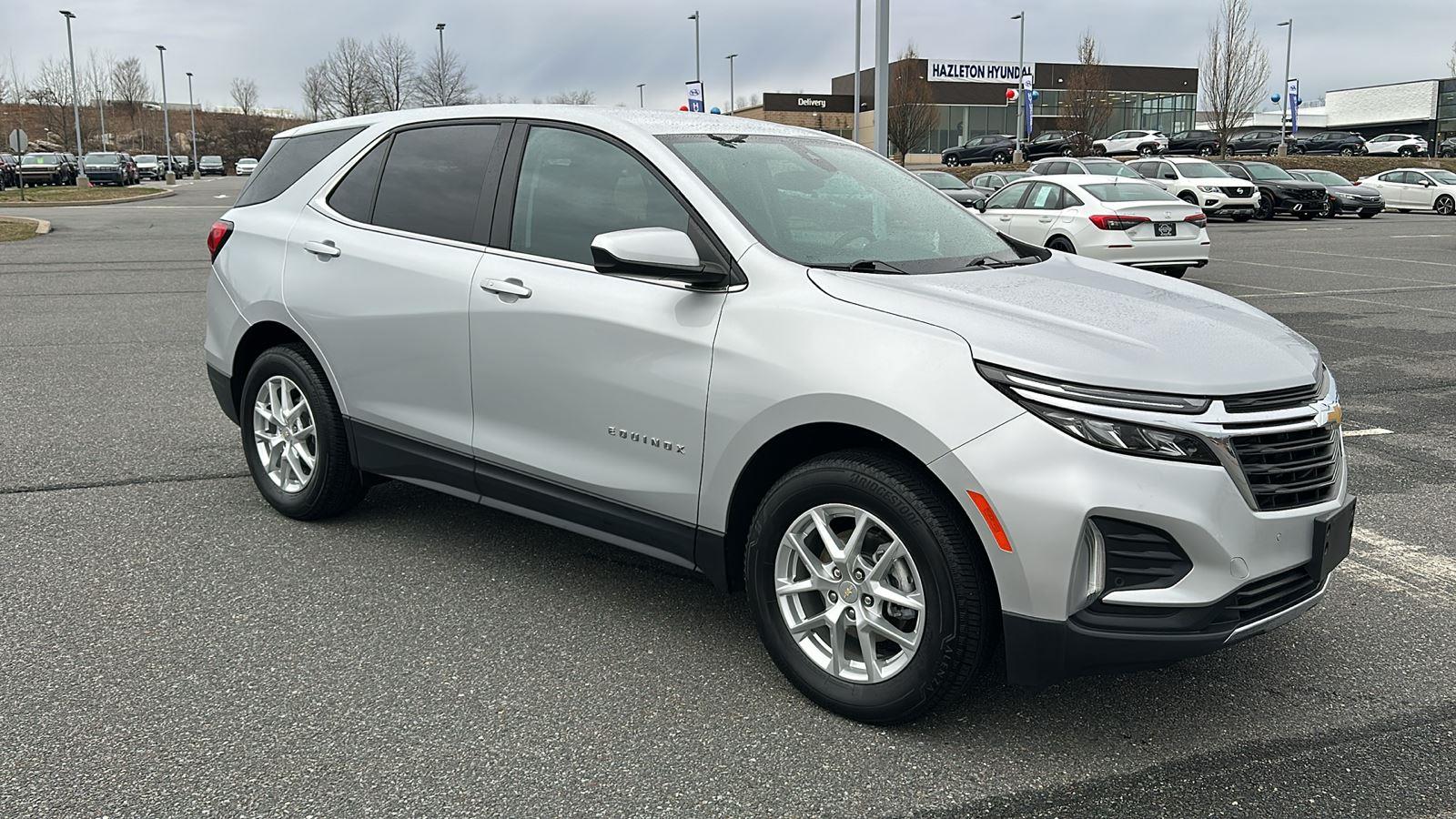 2022 Chevrolet Equinox LT photo 2