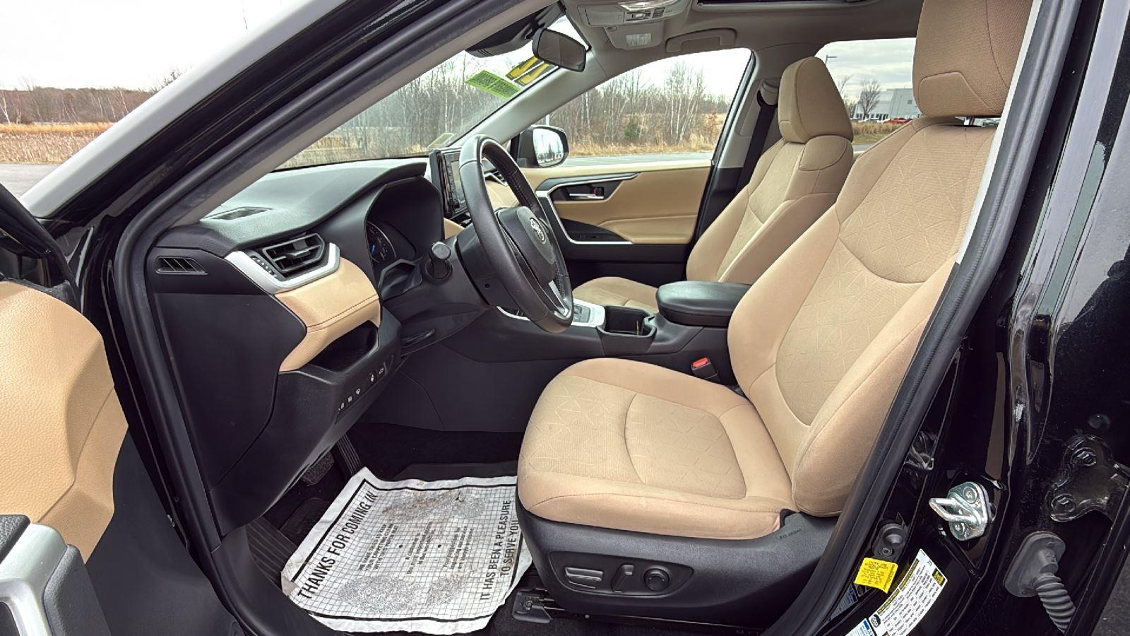 2022 Toyota RAV4 XLE - Photo 24