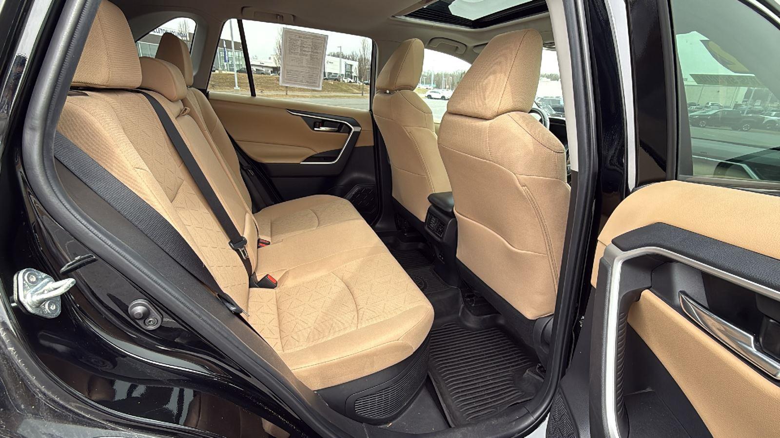 2022 Toyota RAV4 XLE - Photo 19