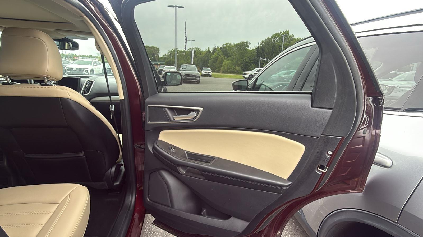 2022 Ford Edge SEL - Photo 7