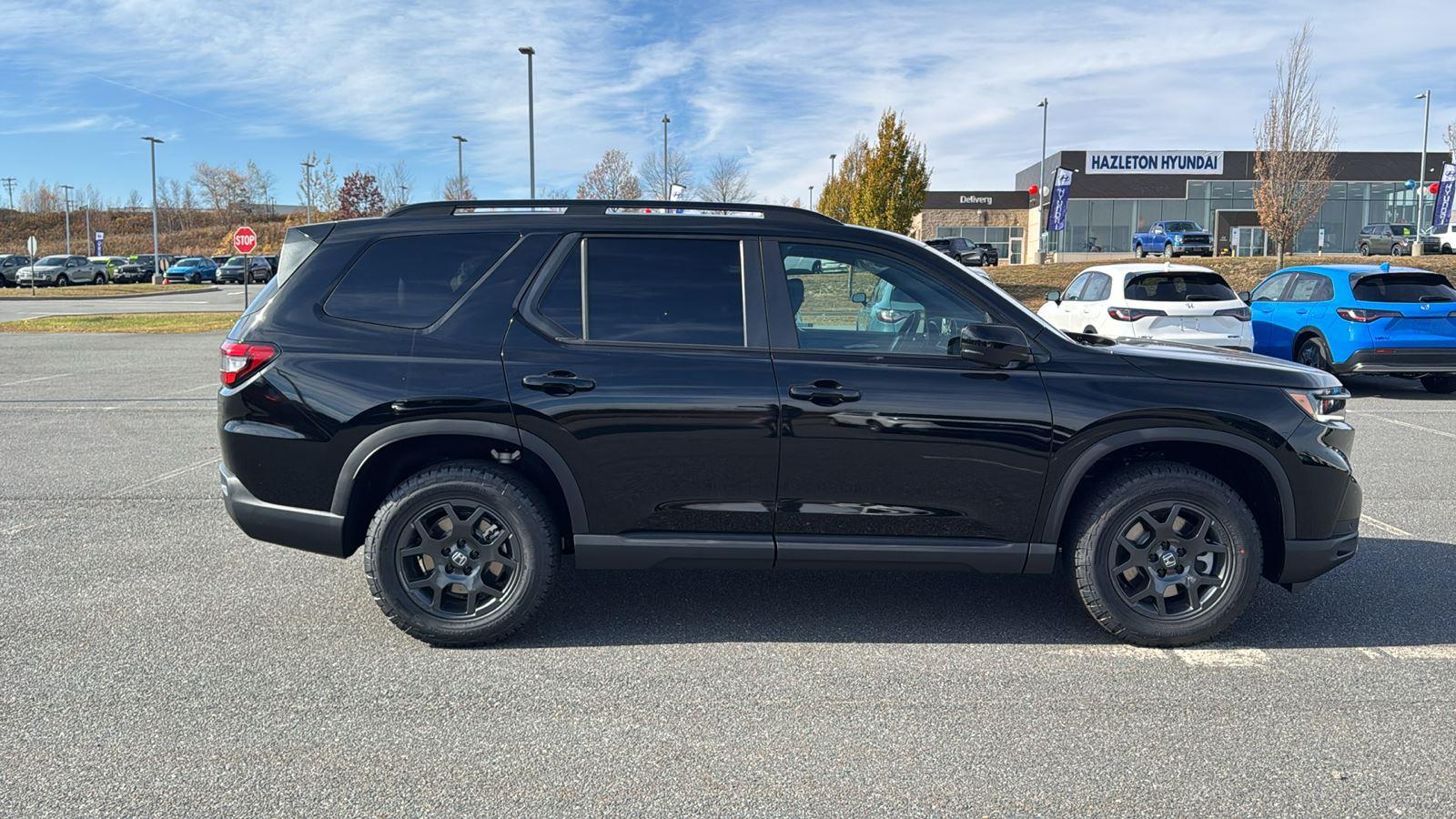2025 Honda Pilot TrailSport photo 3
