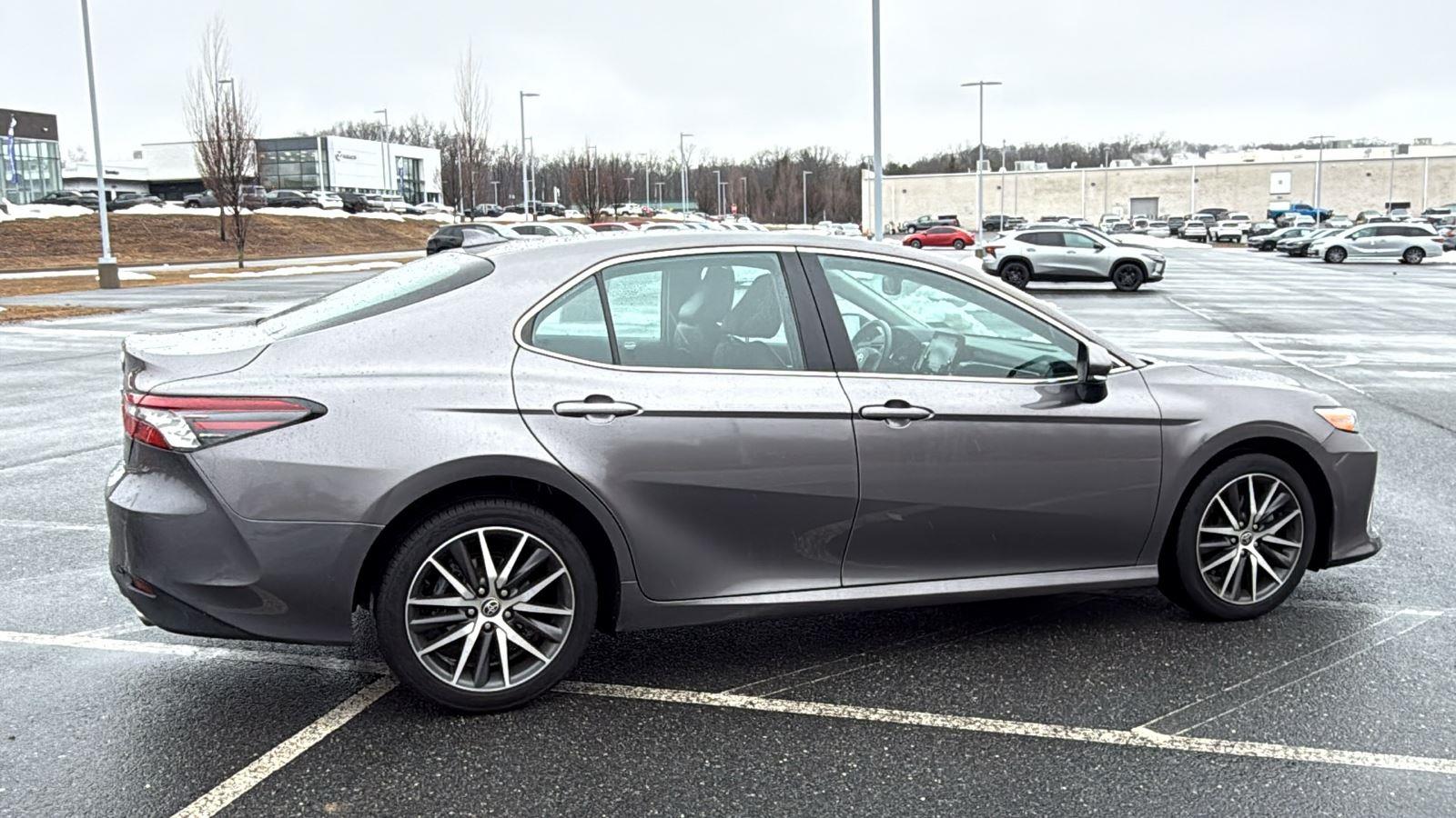 2022 Toyota Camry XLE - Photo 5