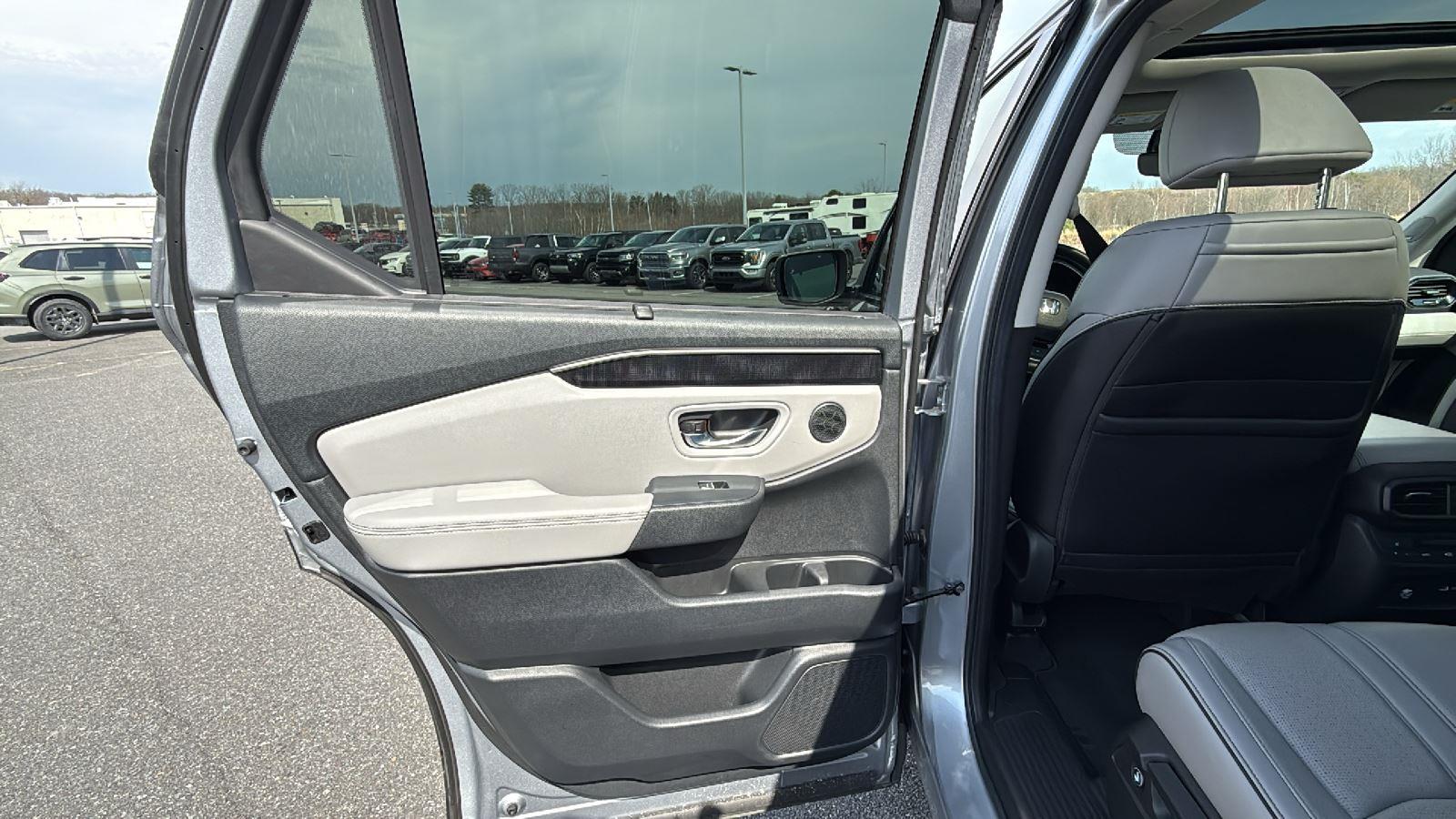 2023 Honda Pilot Elite - Photo 23