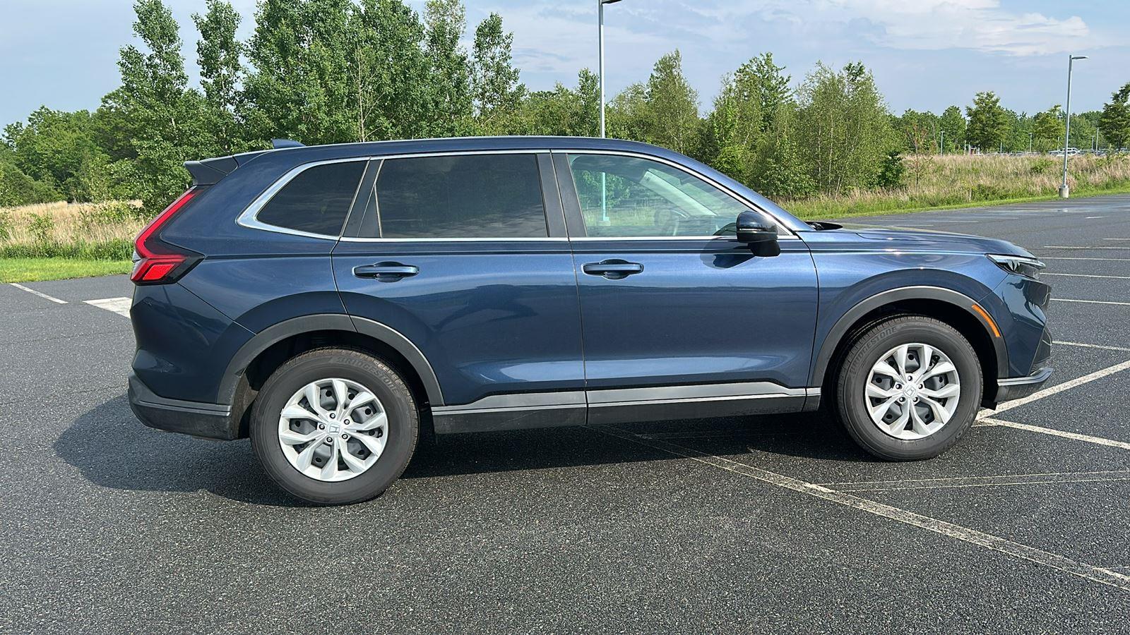 2025 Honda CR-V LX photo 3