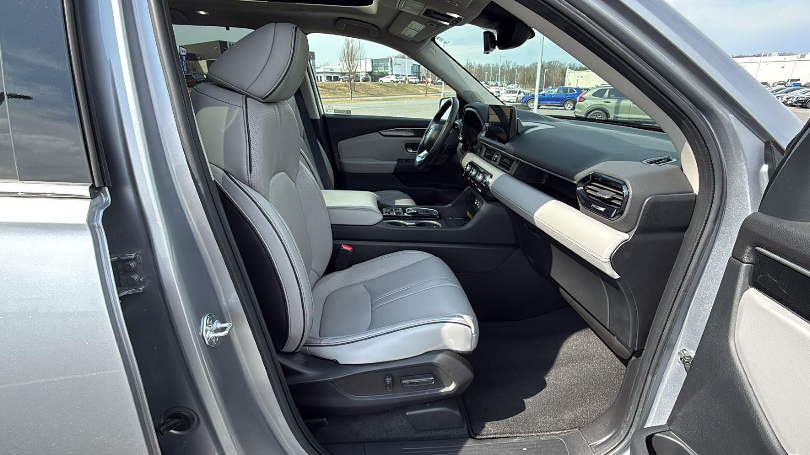 2023 Honda Pilot Elite - Photo 19