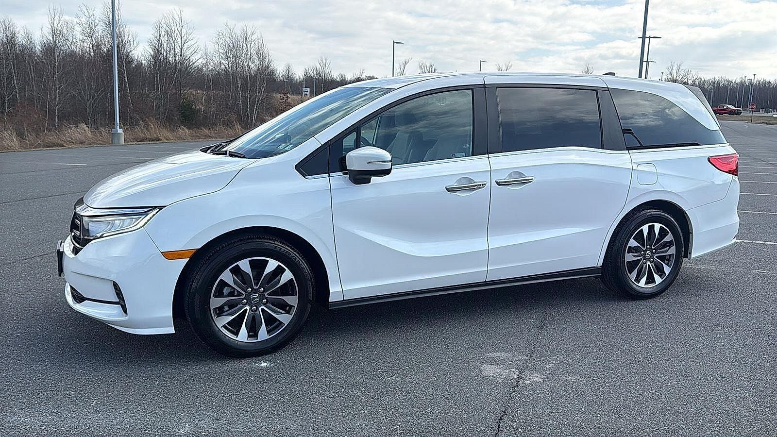 2024 Honda Odyssey EX-L - Photo 14