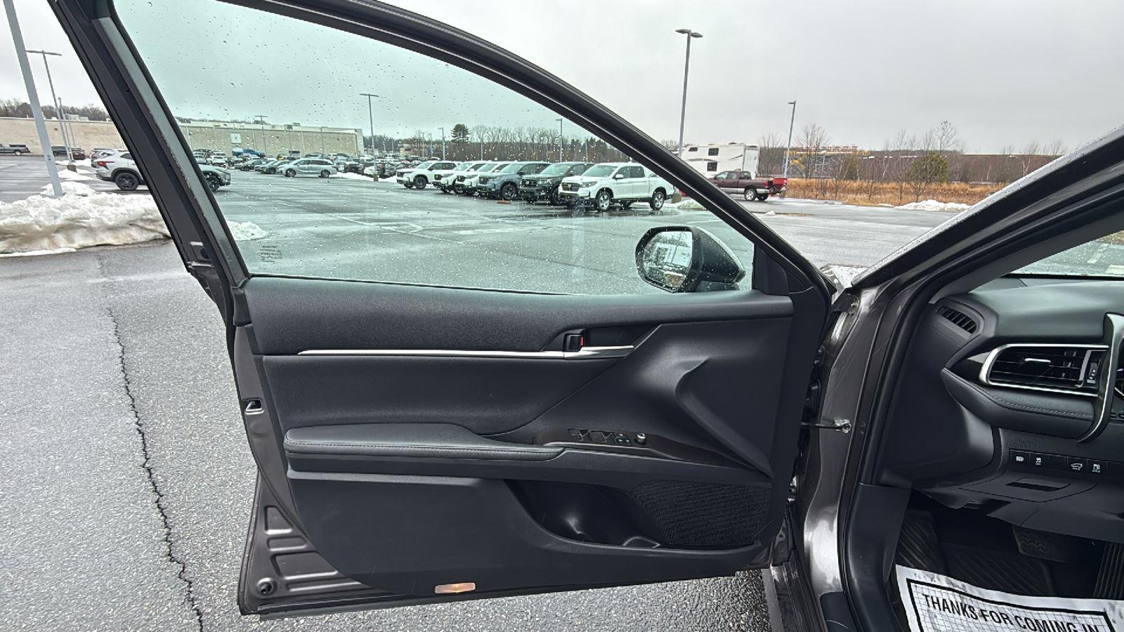 2022 Toyota Camry XLE - Photo 24
