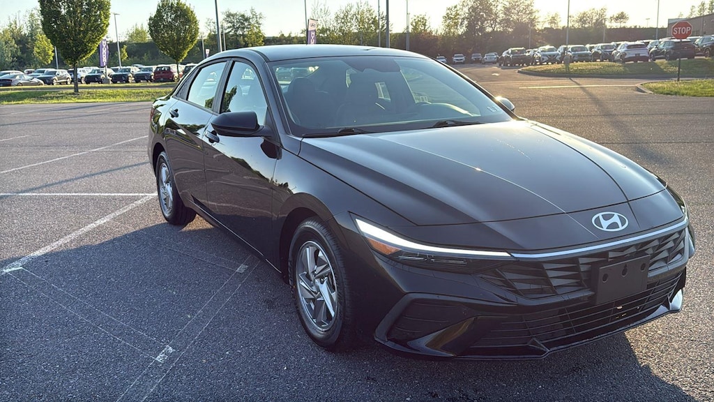 Used 2024 Hyundai Elantra SE Sedan