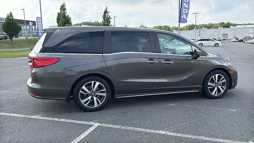 Used 2023 Honda Odyssey Touring Van