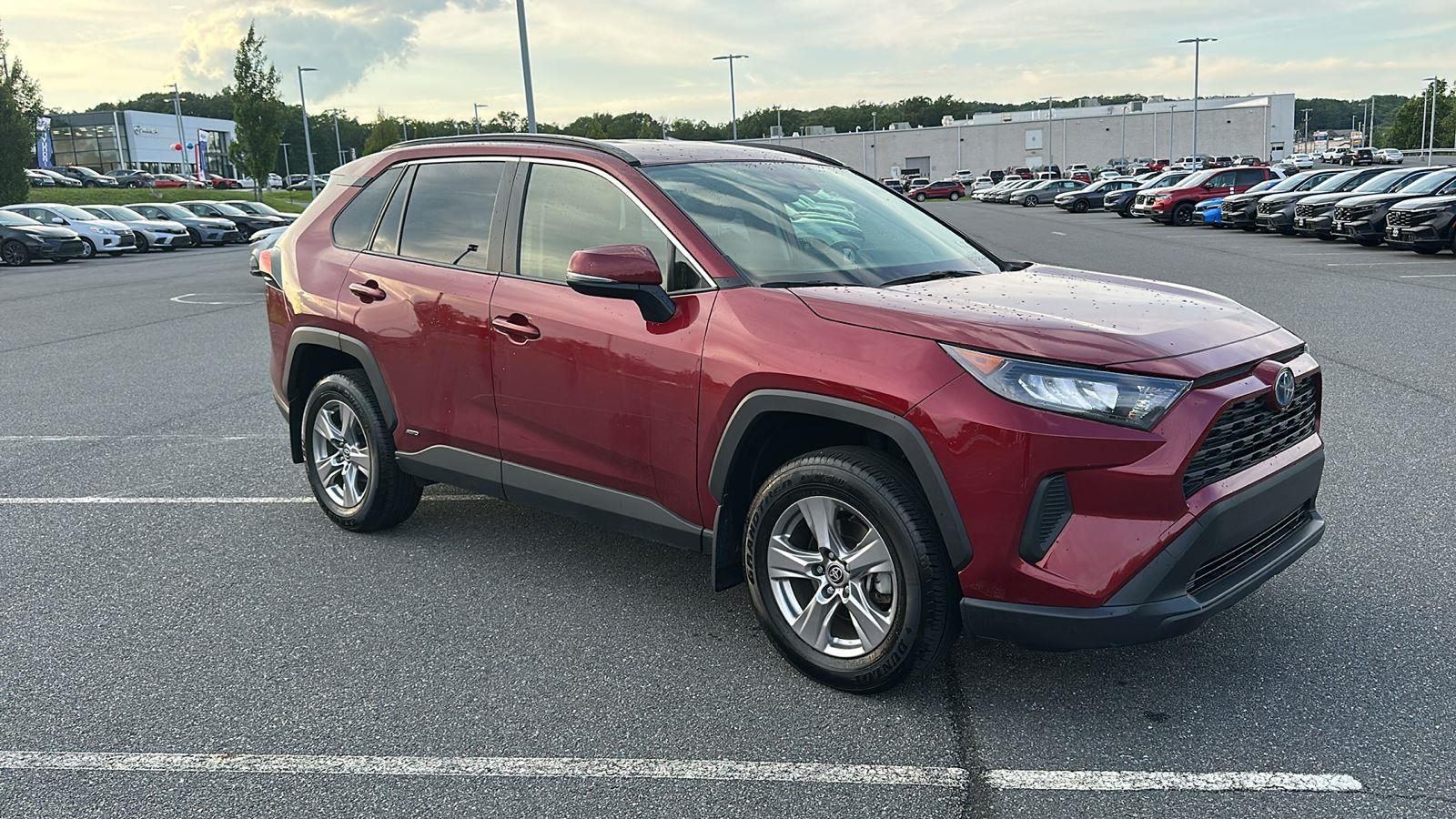 2022 Toyota RAV4 Hybrid LE photo 2