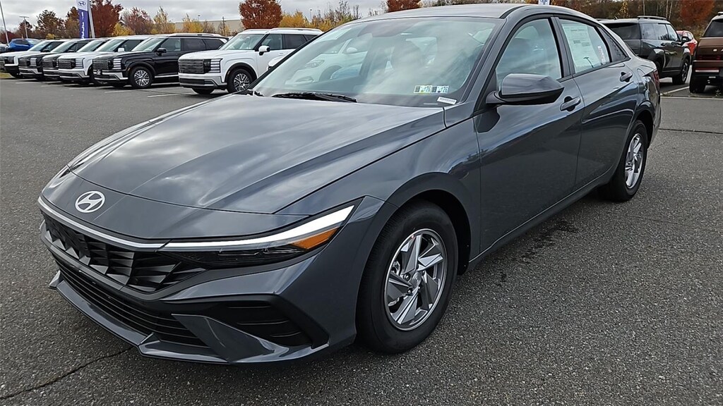 New 2025 Hyundai Elantra SE Sedan