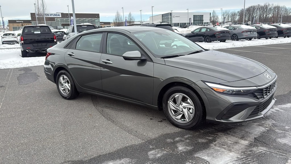 Used 2025 Hyundai Elantra SE Sedan