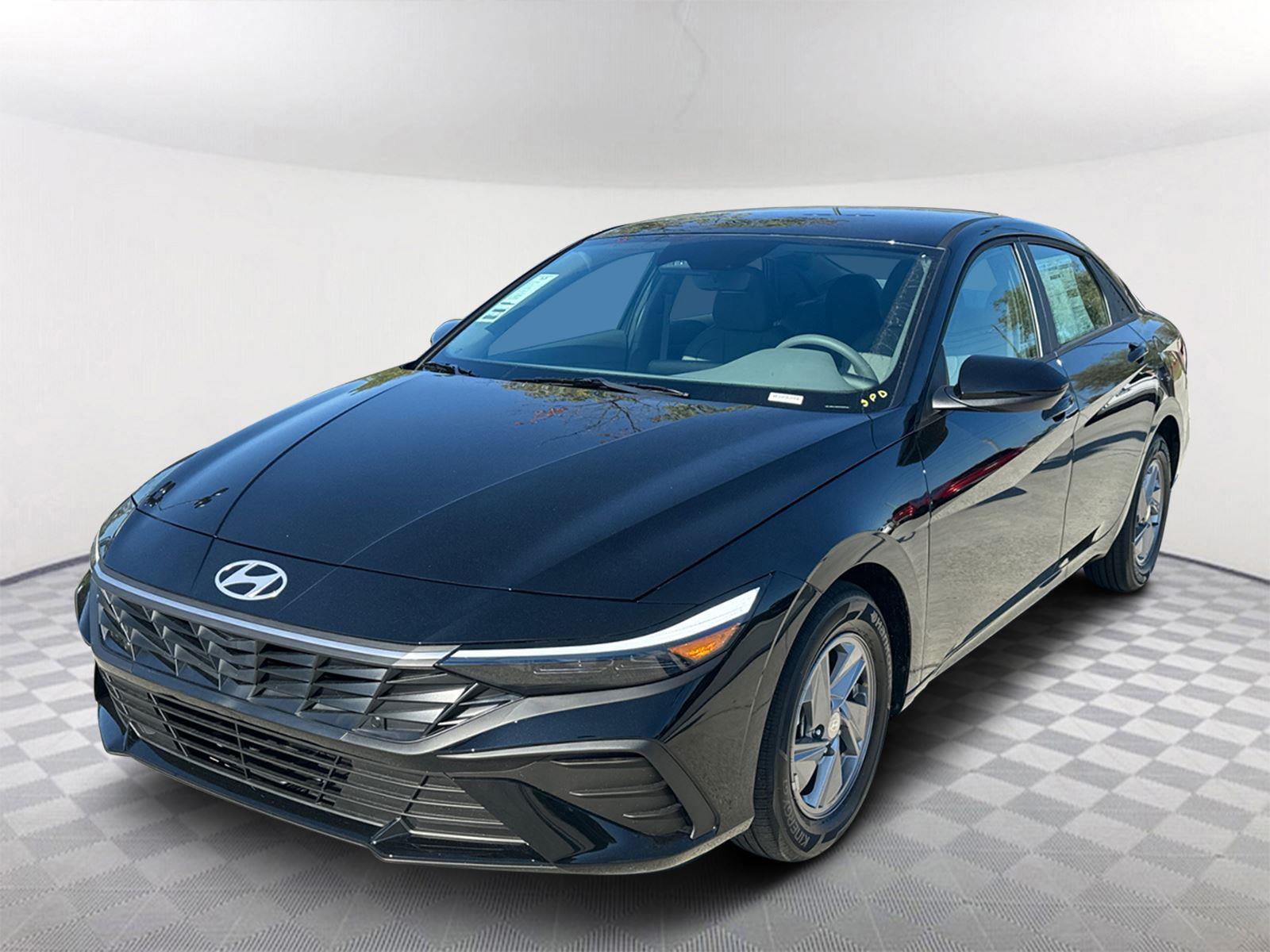 2025 Hyundai Elantra SE's photo