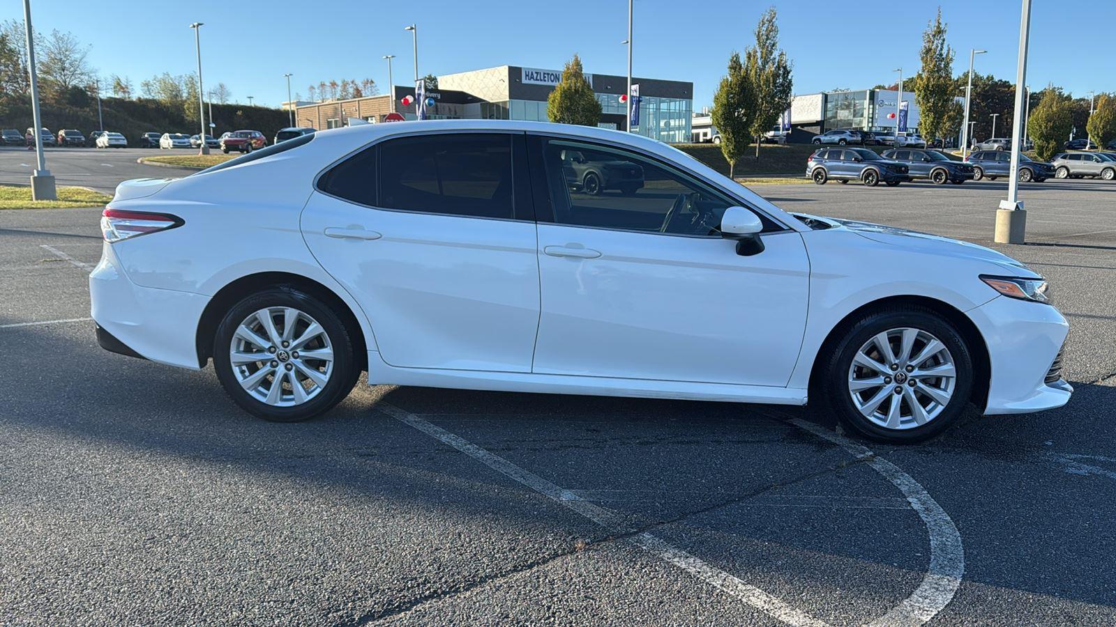 2020 Toyota Camry LE photo 4