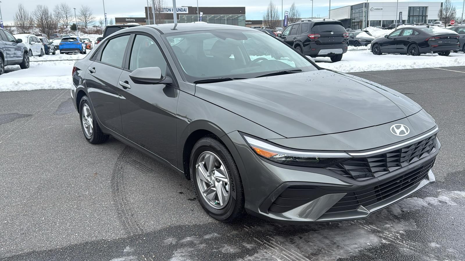 2025 Hyundai Elantra SE's photo