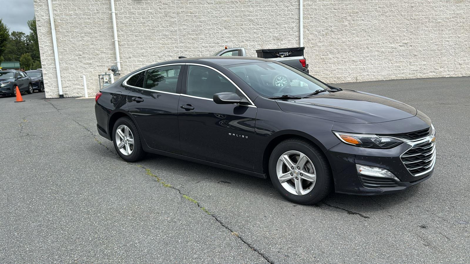 2023 Chevrolet Malibu 1LT photo 2